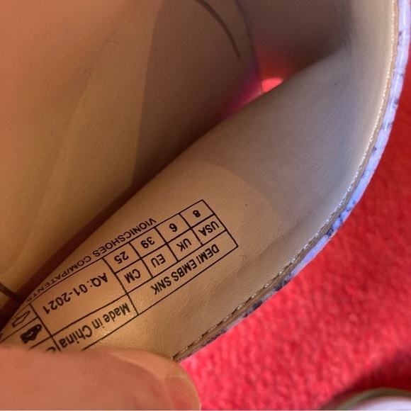 VIONIC Sz 8 Demi Embossed Snake Print Slide On Lavender Colour Way Slides  Mules - Picture 7 of 12